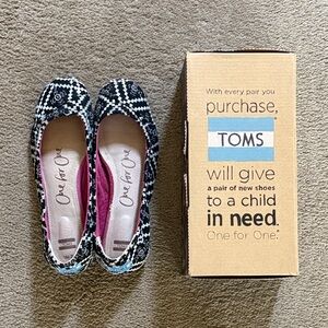 Toms Black & White Patterned Girls' Slip-On Ballet Flats